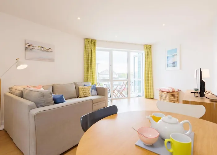 41 Tre Lowen In Fistral, Newquay